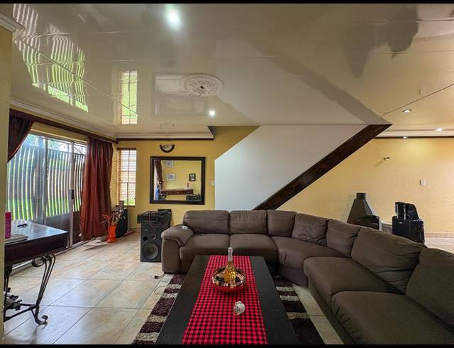 3 BEDROOM HOUSE FOR SALE IN SONNEVELD